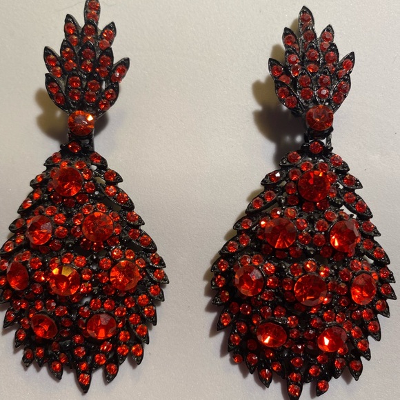 THELMA DEUTSCH EARRINGS: 1980’s Fire Red Stone Dangle set in Matte Black Metal - Picture 1 of 4